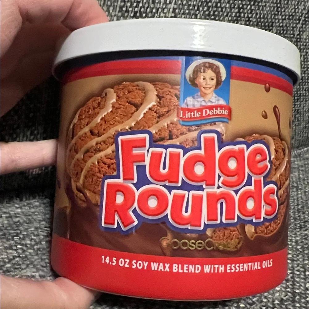 NWT Goose Creek Fudge Rounds Little Debbie 3-Wick Candle